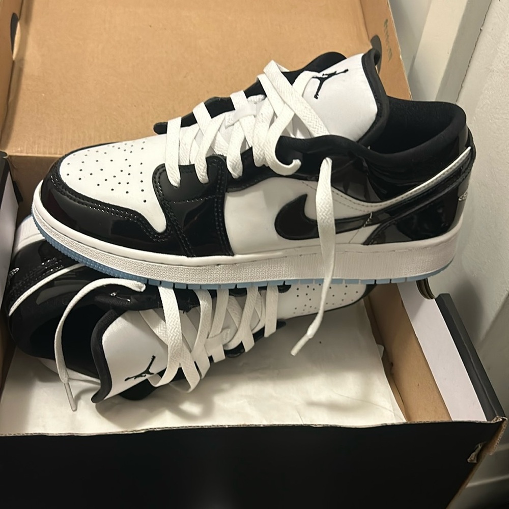 Authentic Nike aj1 women/kids